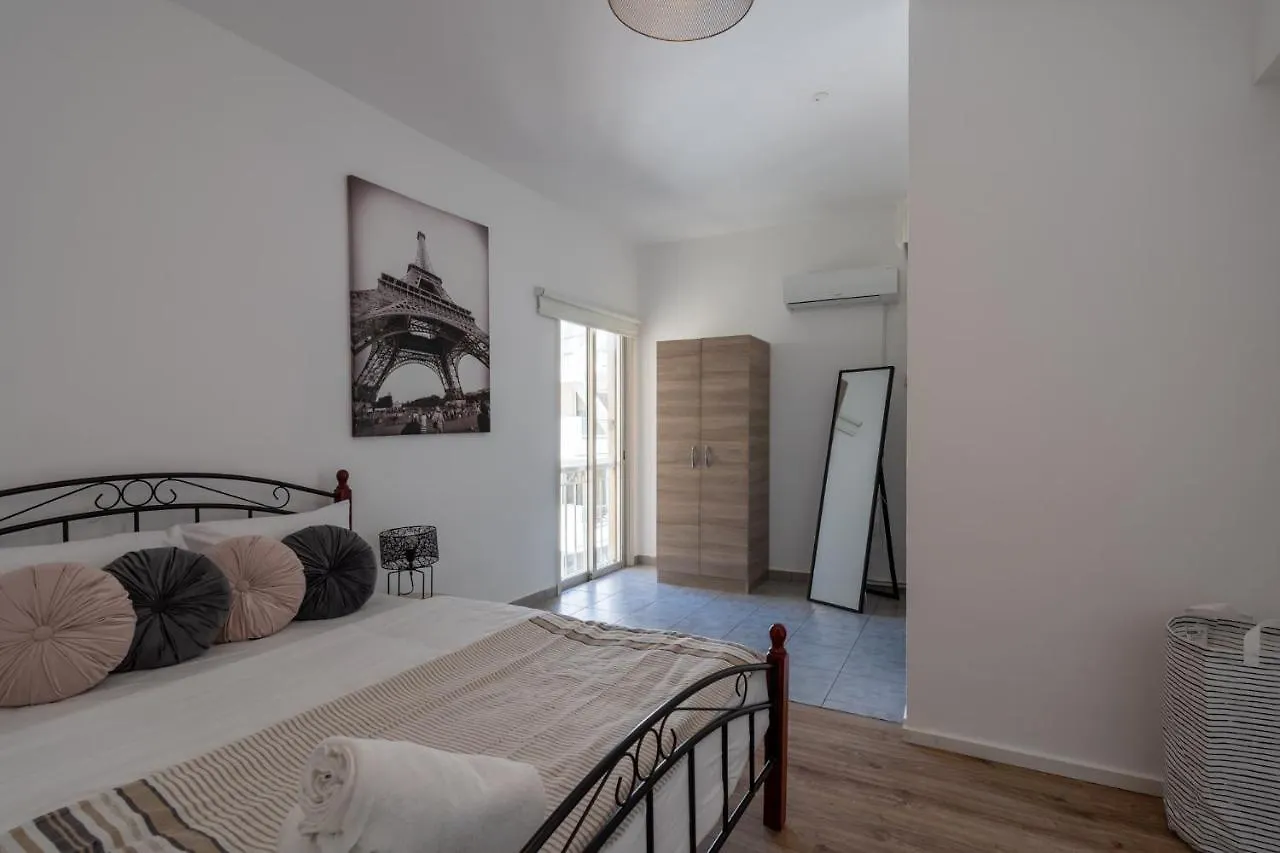 Apartament Terre 1-Br Apt In Larnaca + Balcony